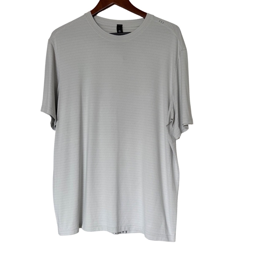Lululemon T-Shirt Mens Large Metal Vent Tech Short Sleeve Silver EUC